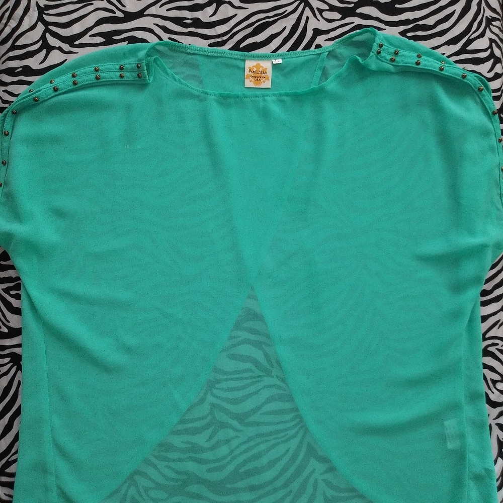 Women's sleeveless blouse.